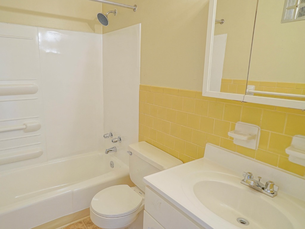 Photos of Wythe Creek Apartments in Poquoson, VA